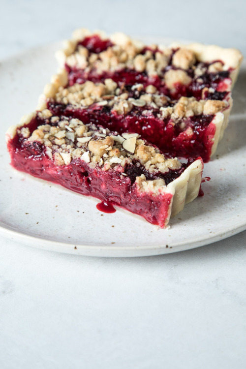 sweetoothgirl: RASPBERRY ALMOND STREUSEL TART