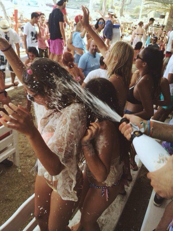 sofarawayfromreal:  MYKONOS SENIOR TRIP  &lsquo;15 ayeee