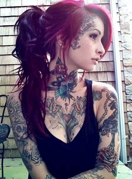 redheadcontrol:  Síguenos en Facebook! Carly
