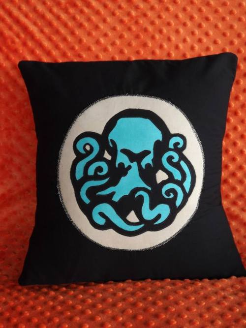 otlgaming:  BIOSHOCK INFINITE ‘VIGOR’ PILLOWS Jewels Cardosa of Calavera Craft Room spent 40 hours creating these 8 pillows based on the vigors in Bioshock Infinite. The cushions are ษ each and all but “Return to Sender" and “Charge"