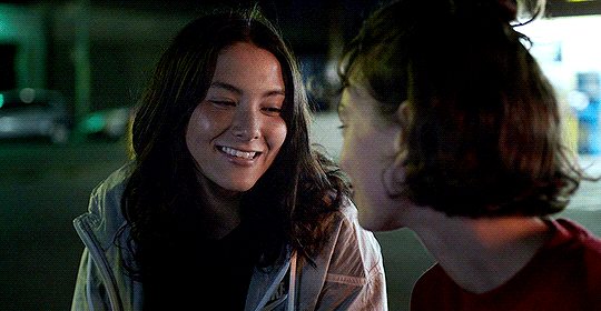 jonerysthrones:Izzie lip biting while she stares at Casey lips is such a mood wow