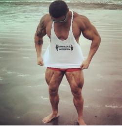 big-strong-tough:  Thiago Barreto