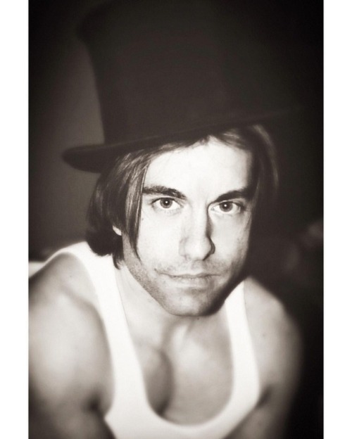 “Tophat”…Richard Stabbert  www.instagram.com/p/Br-JPz3HnDs/?utm_source=ig_tumblr_shar