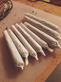 lustingmoon:  come smoke with me ^_~ 