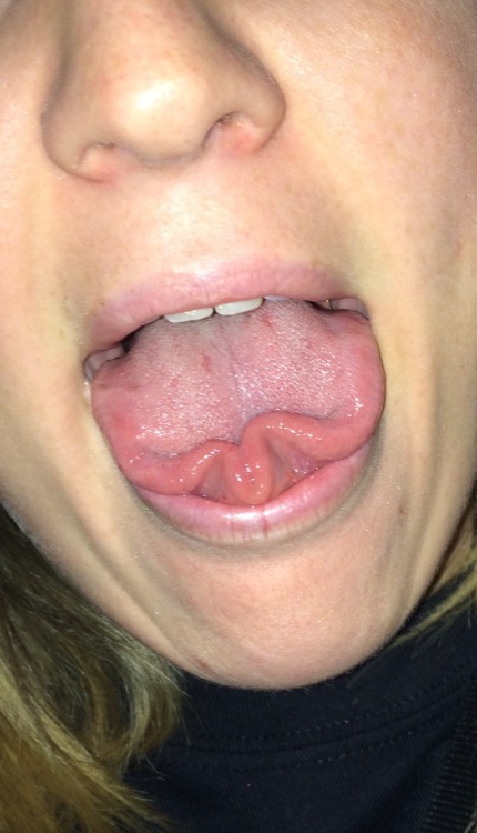 countrymiss13:  Anyone wanna stick your cock in mouth? No gag reflexes here… ;)