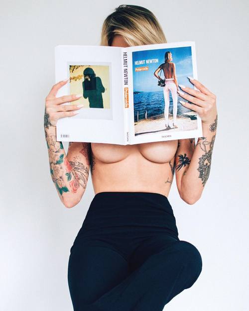 hottygram:  Interesting Read.. 📸 @thealeerose porn pictures