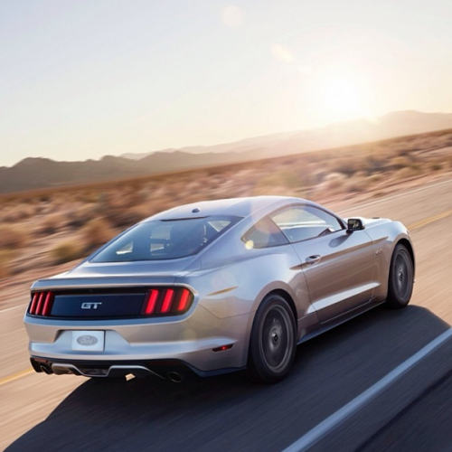 2014 Ford Mustang.(via BLOG DECO DESIGNFord relance la production de la Mustang - BLOG DECO DESIGN)