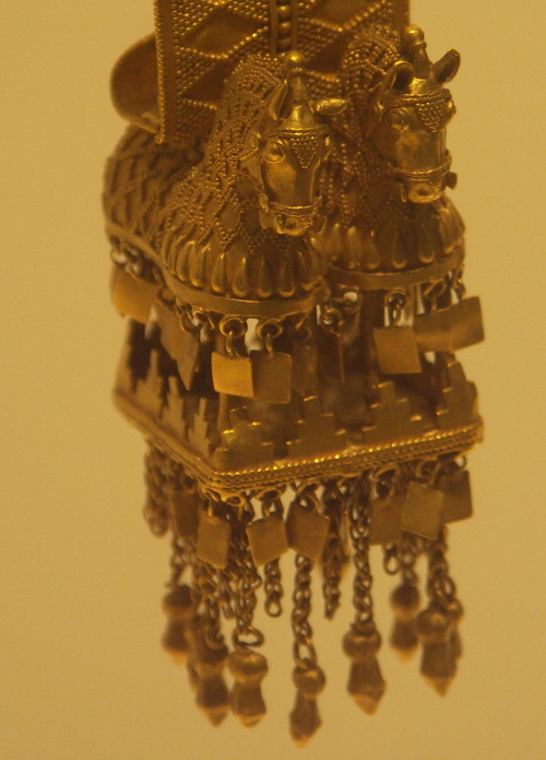 Temple pendantsGold, L 13 cm.Shida Kartli, AkhalgoriMuseum of GeorgiaPeriod 4th century B.CPictures 