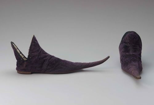 The pair of poulaine, or crakow, shoes shown below are probably from 15th century France.
