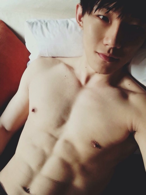 cloudzmaker:  Louis Leong, little sexy fresh meat from HK. Yummy.  Reblog & follow me for more hot stuff! 