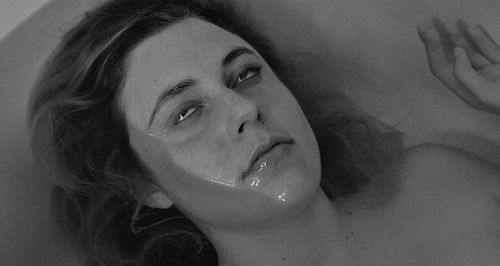spankjonze:  I have trouble leaving places. Frances Ha | 2012 | dir. Noah Baumbach