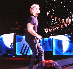 roaminginthenight:  Act My Age - MetLife, 8/5