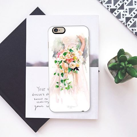 Amazing wedding phone cases you didn’t know you wanted now on the blog. Designer: Art by Diana