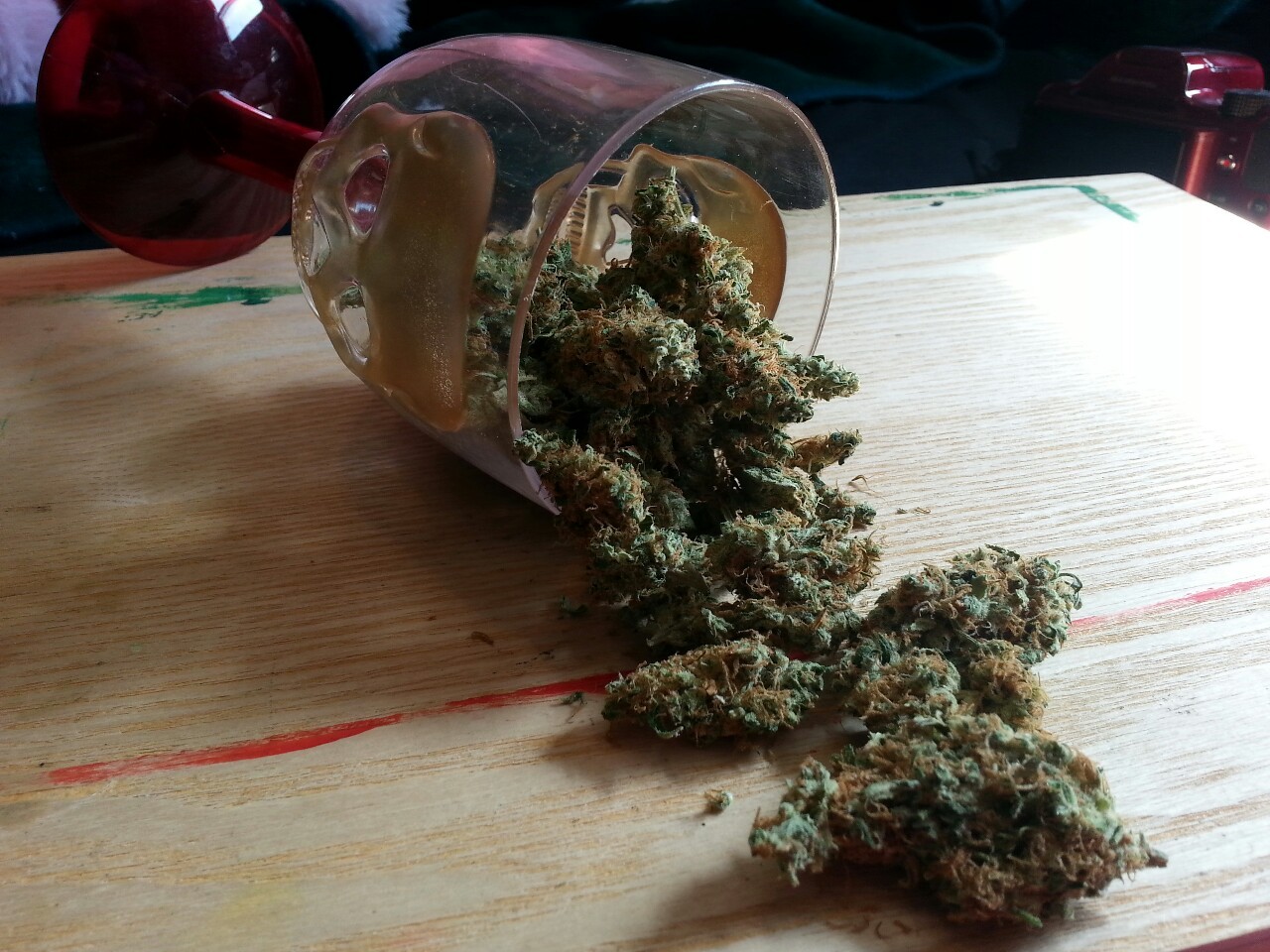 smoketogethighcustheworldissolow:  Cheers!