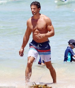 ultimale:  Holy mother of God. Has there ever been a reality star on the planet built like this? Tim Robards, Australia’s bachelor, has a monster body. (via Tim Robards wades through the ocean on Bondi Beach | Mail Online)