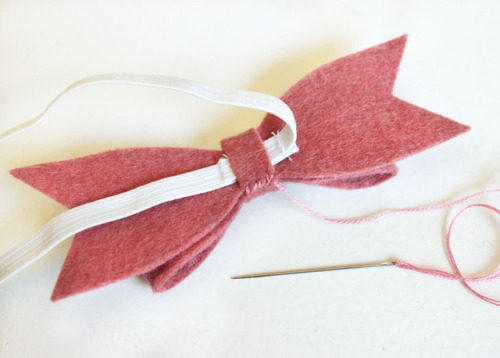 DIY Felt Bow Bookmarks