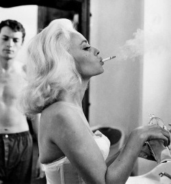 fuckindiva:  Jeanne Moreau in La Baie des