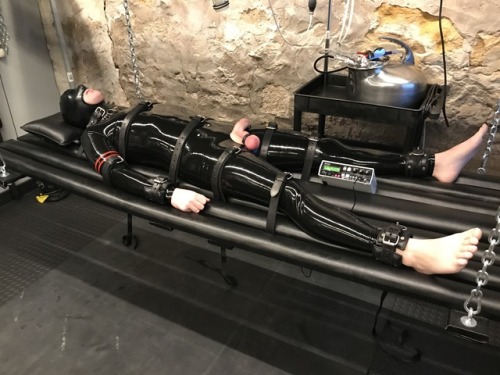 parisiangayperv: padlock86: Extracting 7 days worth of cum from a rubbered up boy xoidberg 