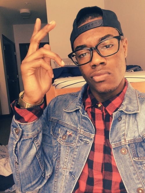 weloveblackgirls:  curvellas:its-seanyewest:Today’s the black out thing, right?wow oh wow  At this point I don’t even know what to do anymore