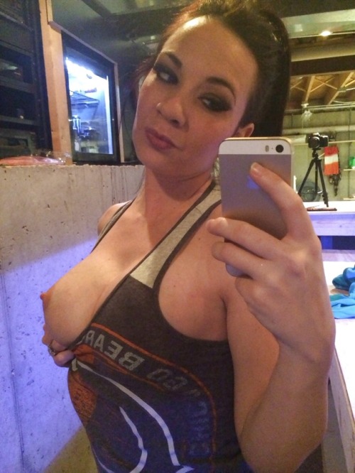 sportsladies: Chicago Bears fan / milf Who else is ready for an exciting day of playoff football?