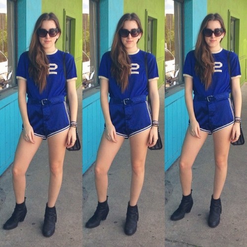 haimtheblog:  feathersboutiquevintage: Loving Alana Haim in our 50’s athletic suit!! 💙 Wishing them well at their show at Stubbs tonight!