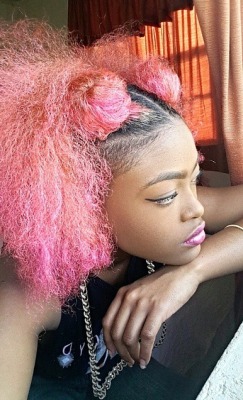 cosmic-noir:  afro-arts:  Queens With Colorful Hair  That last cut is everything to me.