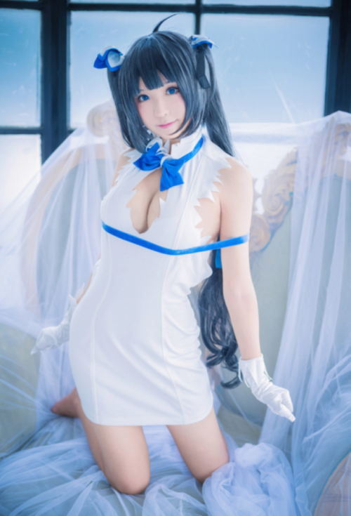 御唯的cosplay正片 愿意成为我的眷属吗？赫斯缇雅cos正片 | 半次元-ACG同人创作&amp;同好社群