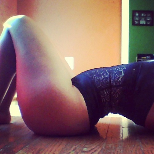 boriquagold:  #nowaist #curves #freakinrican porn pictures