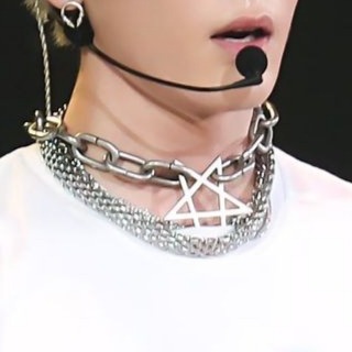 Taeyong + Chokers