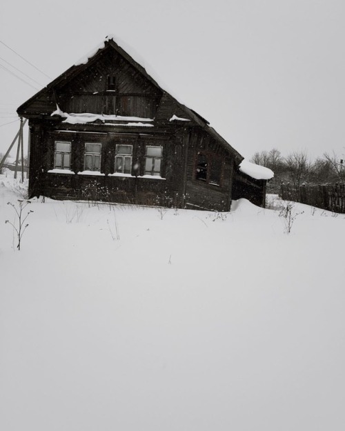 А сегодня уже почти весна.Зима, не уходи ещё! ❄️☃️ ⠀ ❜#MotherRussia #Русь #природа #земля #деревня