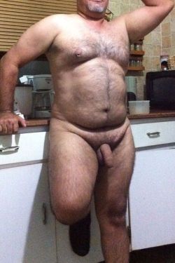 stocky-men-guys:  Big, strong and sexy menStocky