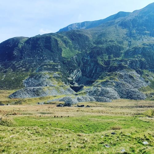 Walking from Bethesda to Cwm Eigiau, tracing the journey of three men in January 1865, walking to fi