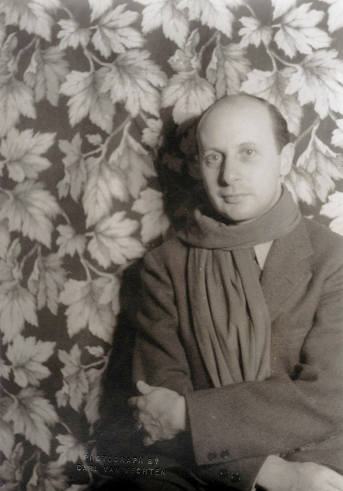 chagalov:
“Eugene Berman, New York, 13 Dec. 1936 -by Carl Van Vechten [+] [+]
from Beinecke
”