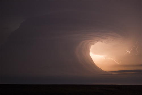 identifyassexy:  opticallyaroused:Severe Skies: The Photography of Storm Chaser Mike Hollingshead   dang