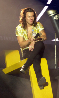 proudoflou:    Harry in Cardiff 05/06   