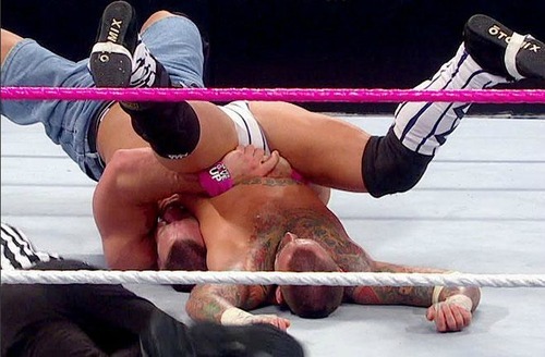 rwfan11:  fergaldevittsprincess:  rwfan11:  Punk and Cena  Cena’s hands!!!  …knuckles