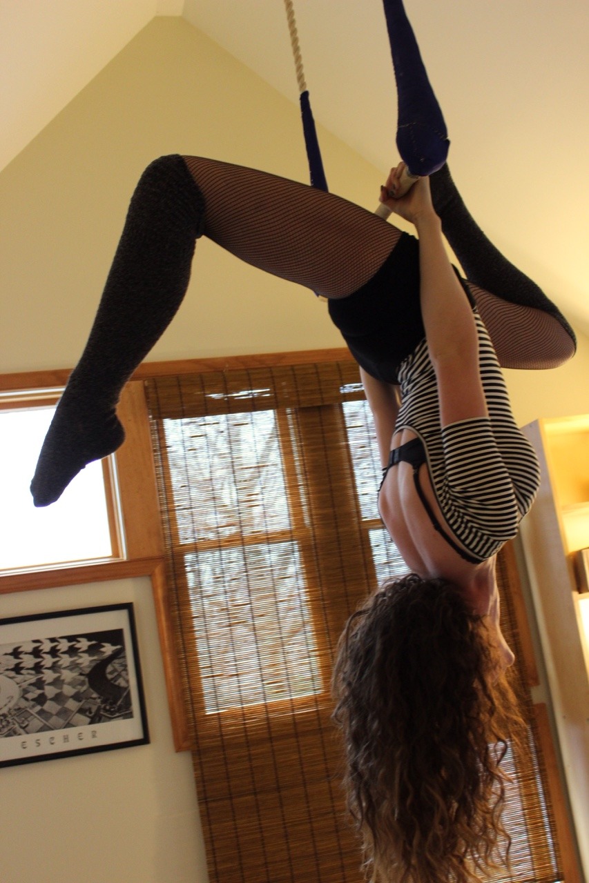 carbon-dio-xide:  Me Myself &amp; I on silks, static and lyra. I havent been