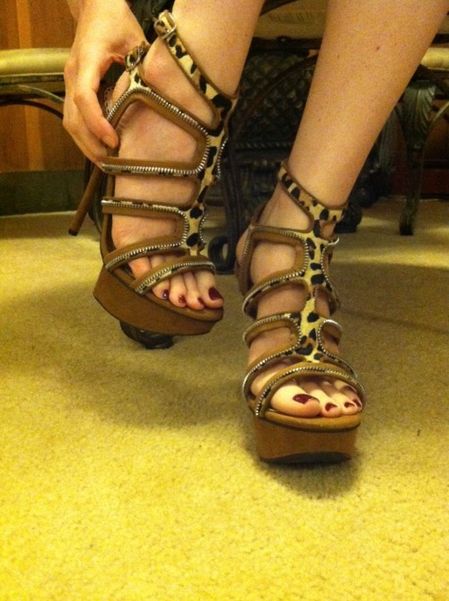 Look at these amazing Bebe heels! These were gifted to me by surprise, my favorite. Thank you so ver