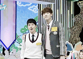 ohbaekhyuns: when you’re trying to dance to growl but chanyeol be like…