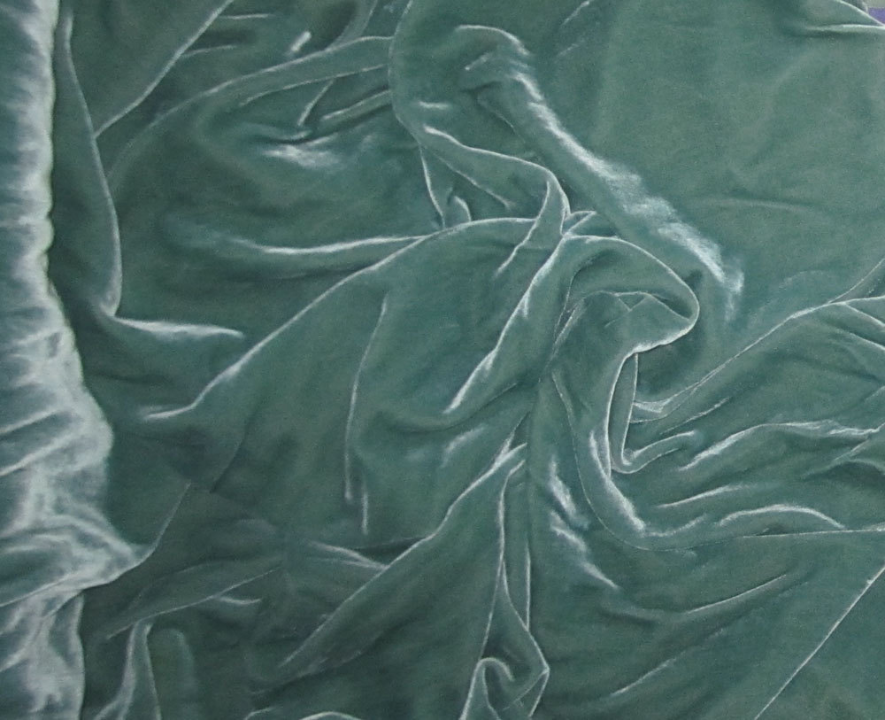 frankiehentai:  fabrics look so nice 