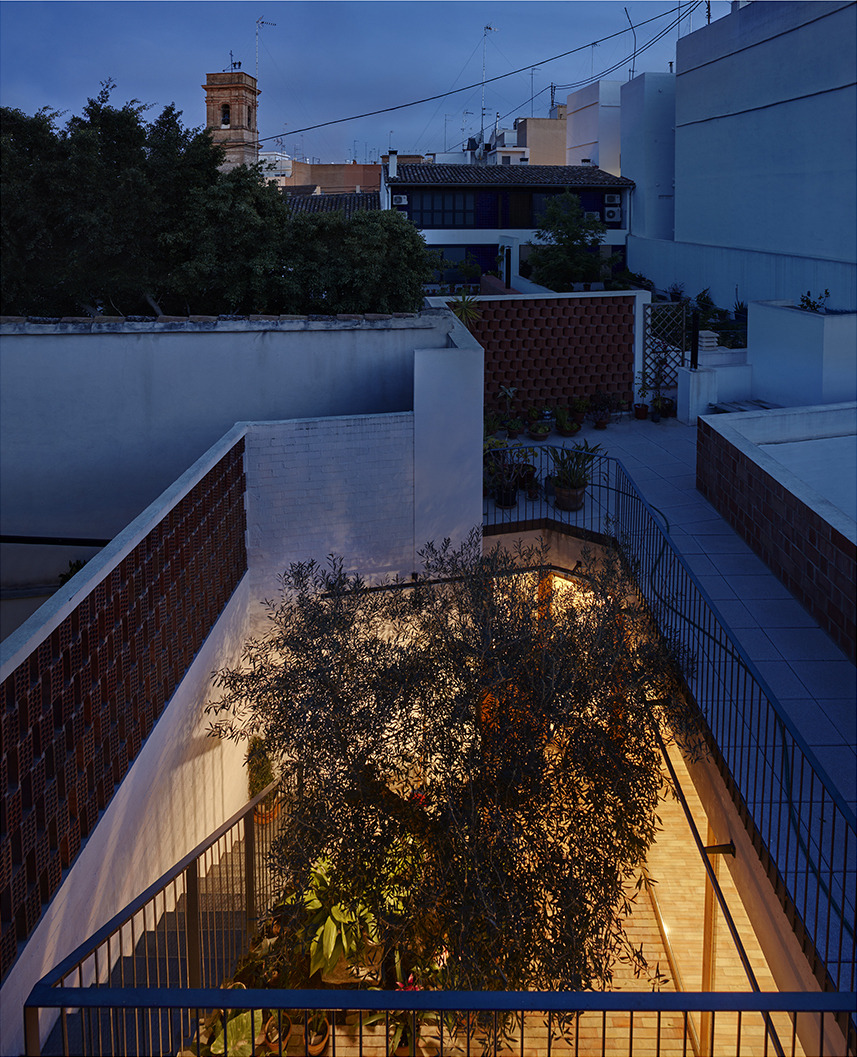 archatlas:  An Urban Oasis in Valencia The design for Ricart House in Valencia by