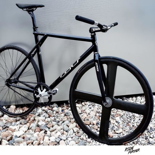 bikes-bridges-beer:  . @dragunovcz1 / Patrick London ⚒ GT Pulse / ALPINA 1" !! Rrae ift.