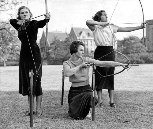 imfemalewarrior:back-then:The University of Chicago Archery Team 1935Women have always participated 