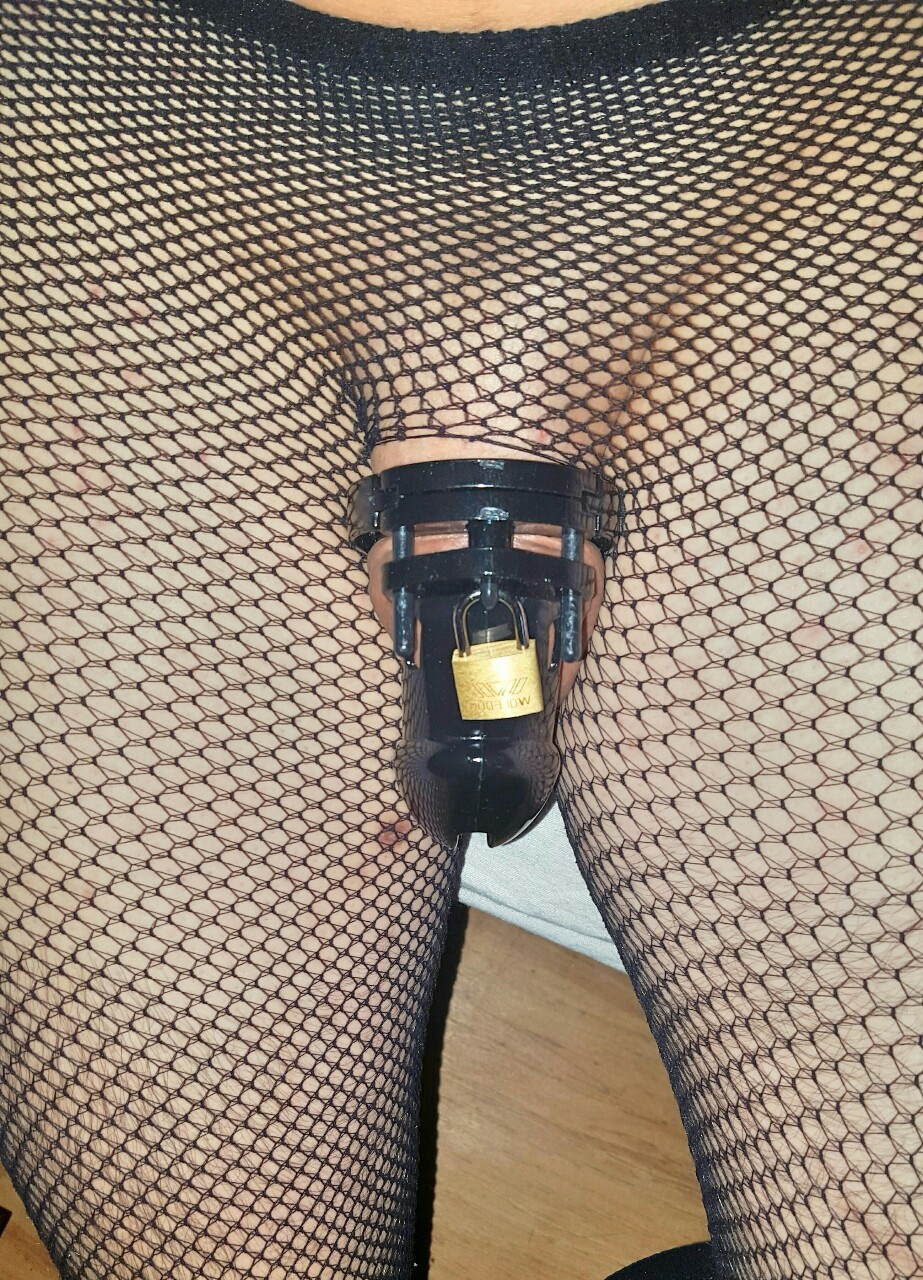 sissy-pixie:  Photos from last night ;) x mmm getting fucked while my clitty is hard