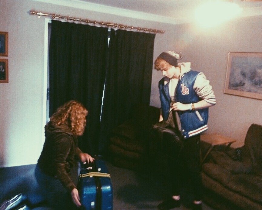 loveslucas:  Aw rockstar luke hemmings still needs his mommy’s help packing his