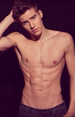 #Wannaseesomecuteboys
