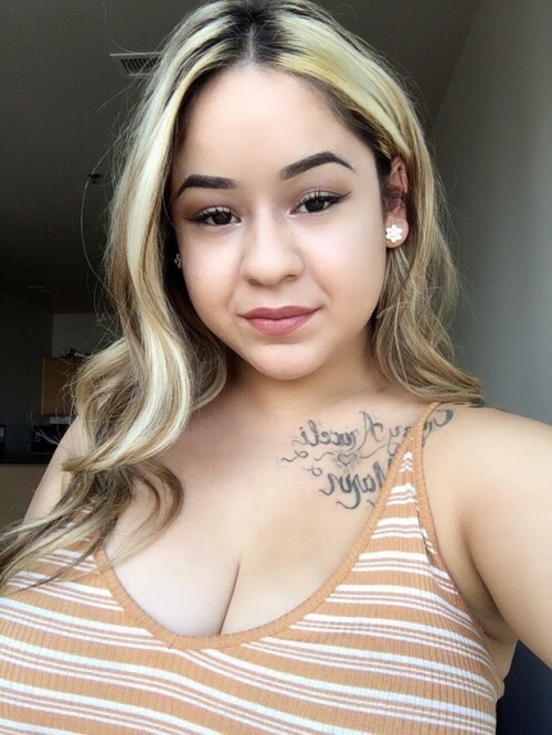 diary0fasexxxycpl:  toodamnsexy:  So soft and juicy 😘 Source: @geeaby   👅