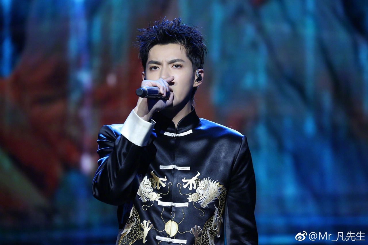 200503 Kris Wu arrived in Shenzhen to record <Produce Camp 2020