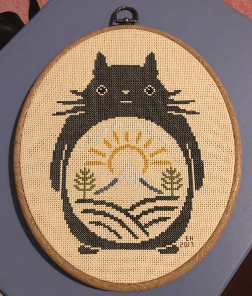 lizstitches:Totoro is done! And framing this up reminds me against why I hate oval Flexi hoops! Stil