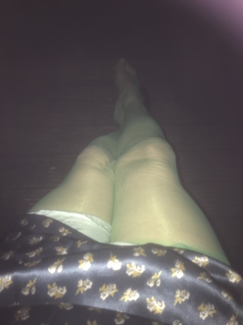 sandraclapham:Evening to myself last Friday.  My nylon-clad legs enjoying the cold air outside in th